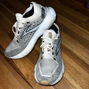 Size 9 Brooks Glycerin Stealthfit 20